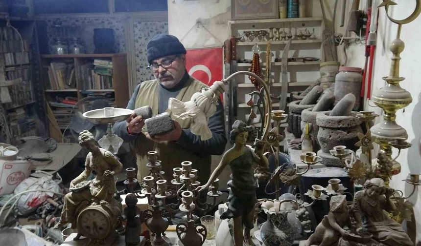 Kilis'te taş oymacılığının son ustası bayramda da tezgah başında