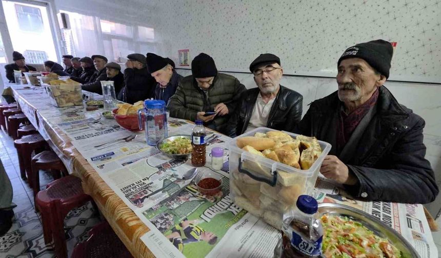 Kütahya'da 45 yıllık 'Askıda iftar' geleneği