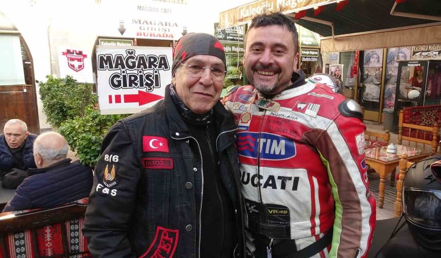 Kutsal toprak sevgisi zorluk tanımadı, motosiklet tutkunları iki teker üzerinde umre yolculuğuna çıktı