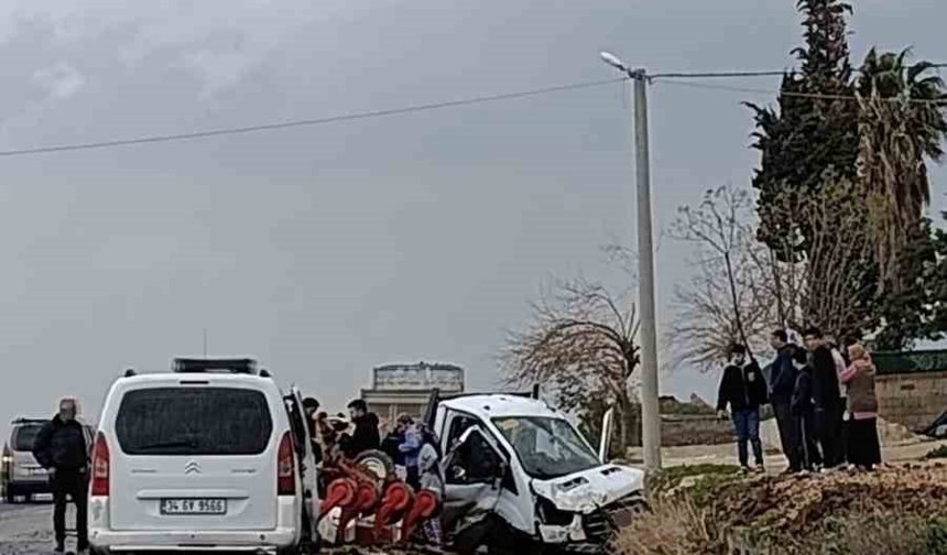 Mardin'de kamyonet tümseğe çarptı: 3 yaralı