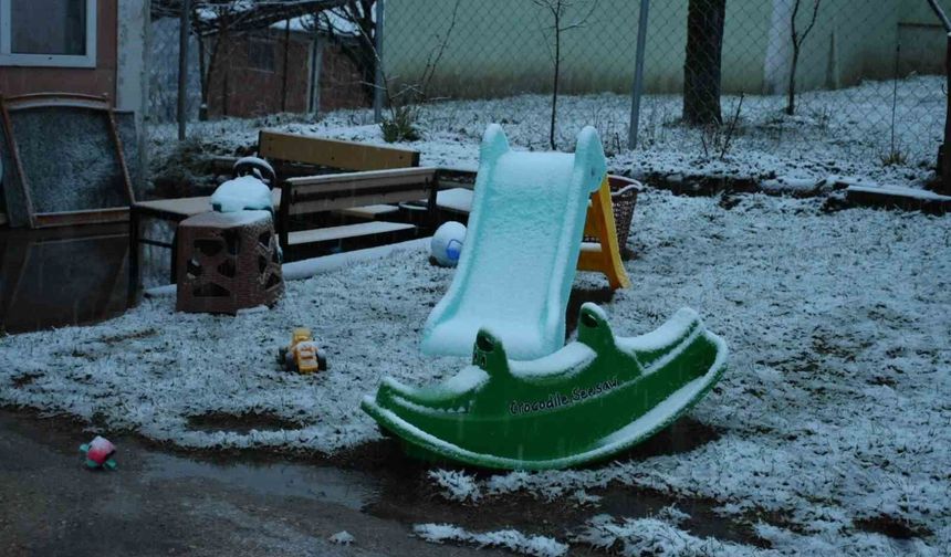 Sakarya merkezde yağmur, yaylada kar: Yüksek kesimler bayrama beyaz örtü ile girdi