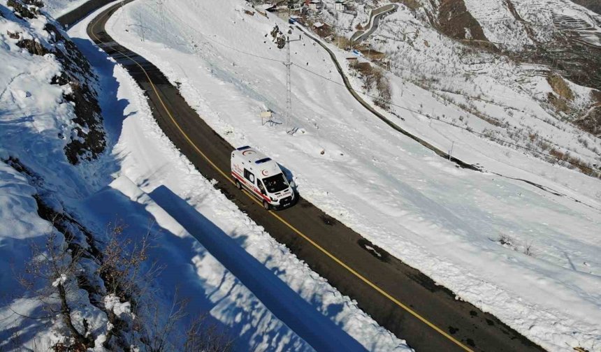Siirt'in tek kadın ambulans şoförü zorlu coğrafyada hayat kurtarıyor