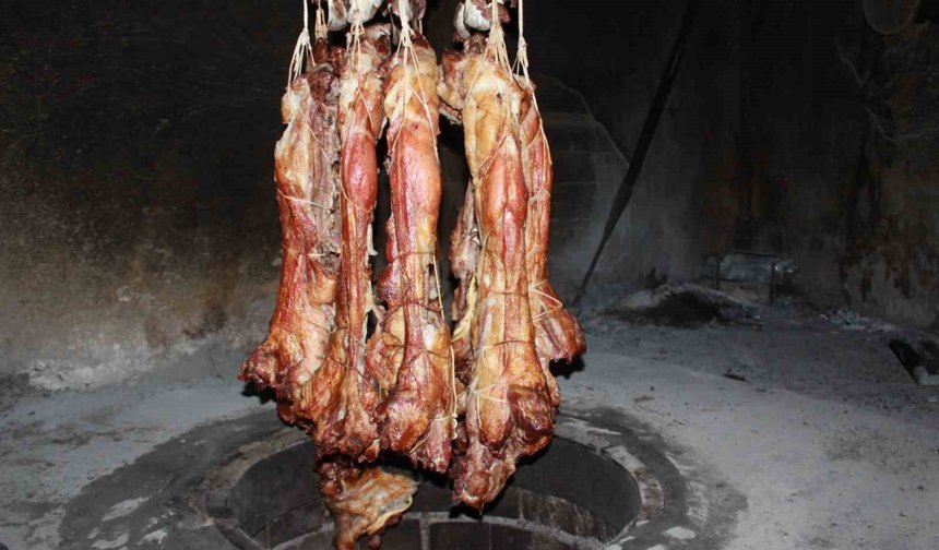 Siirt'in tescilli lezzeti büryan kebabı iftar sofrasının vazgeçilmezi oluyor