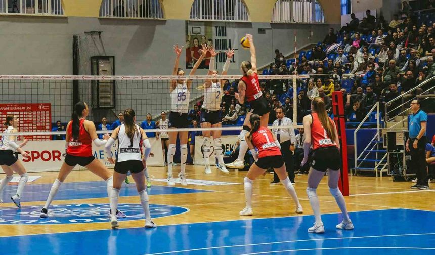 Sultanlar Ligi: Aydın Büyükşehir Belediyespor: 2 - Beşiktaş: 3