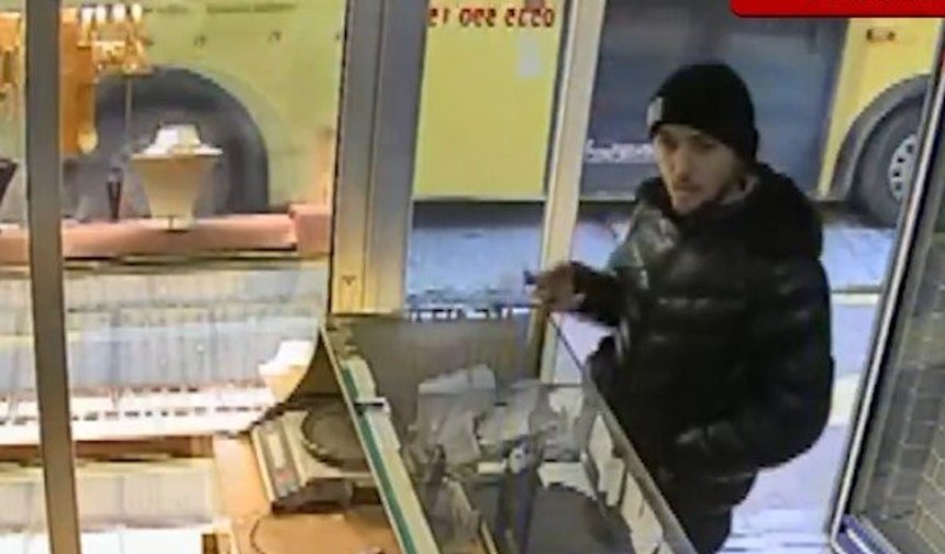 Mardin’de Kuyumcuda Hırsızlık: Yüzüğü Alıp Kaçtı