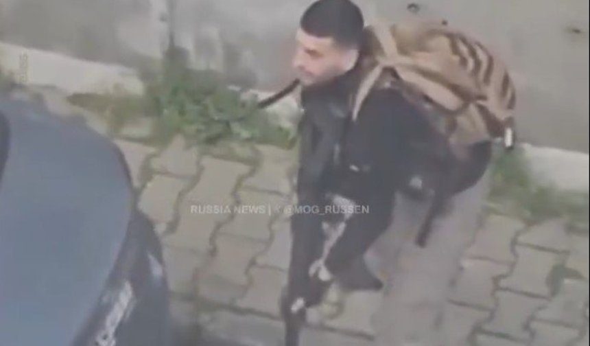 İsrail Konsolosluğu önündeki çatışma kameralara böyle yansıdı