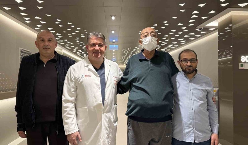 2 kişiden alınan karaciğerle yaşama tutundu: 'Dünyada çok nadiren yapılıyor'