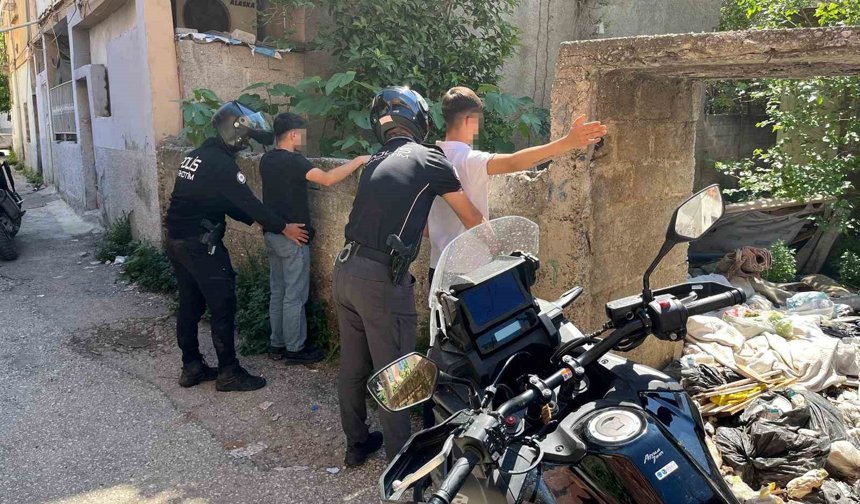 Adana'da metruk binalara narkotik denetimi