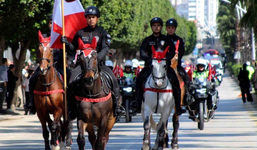 Adana'da polis korteji nefes kesti