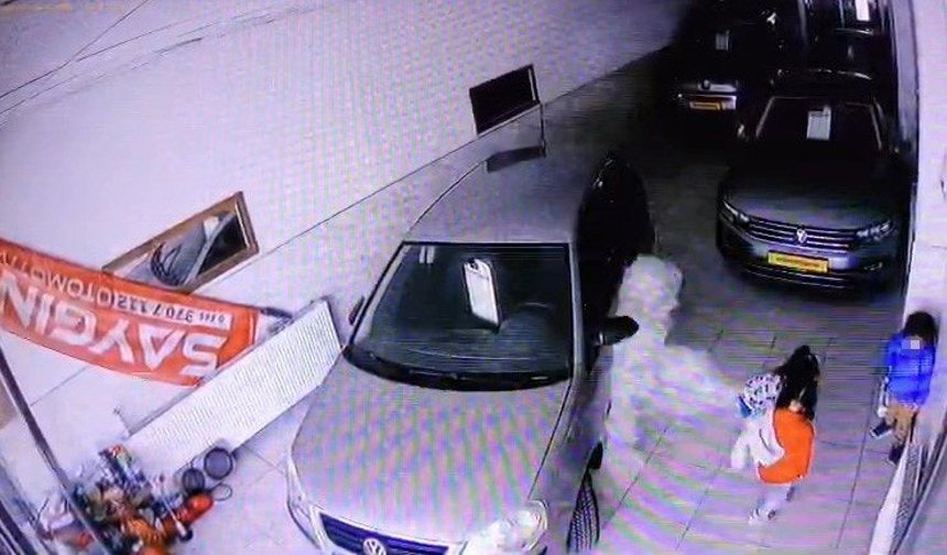 Afacanların yangın tüpüyle oyunu işyeri sahibini korkuttu