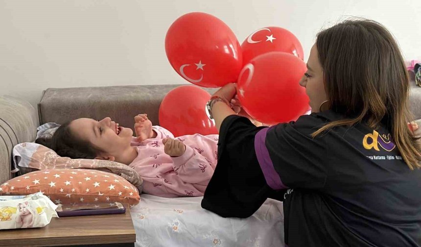 Bayramı hastanede geçiren çocuklara anlamlı ziyaret