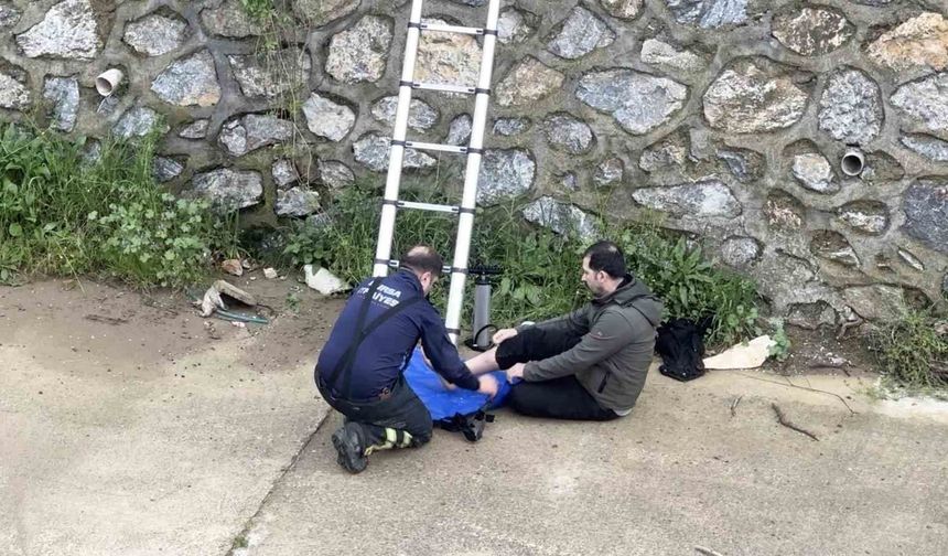 Bursa'da dereye düşen adamı ekipler kurtardı