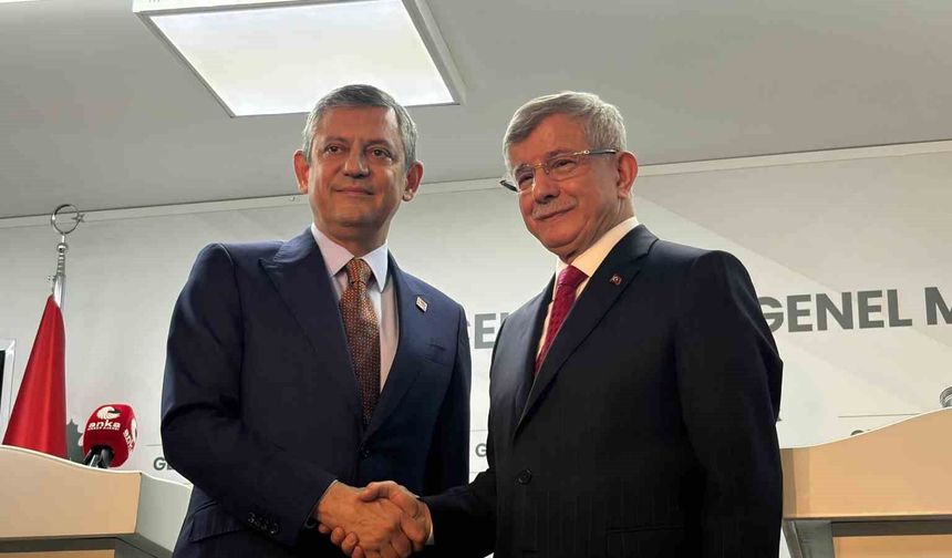 CHP Genel Başkanı Özel: 'Türkiye'de Davutoğlu'nun Başbakanlığı döneminde çok kritik bir süreç yaşandı'