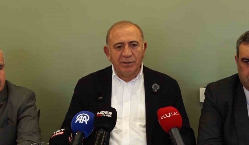 CHP'li Gürsel Tekin: 'Seçim Kurulu'na soruyorum; bu mühür, karar defteri kimde. Bizde'