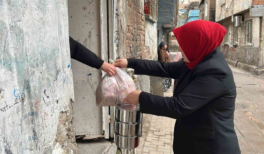 Diyarbakır'da sıcak yemek desteği ihtiyaç sahiplerine umut oluyor
