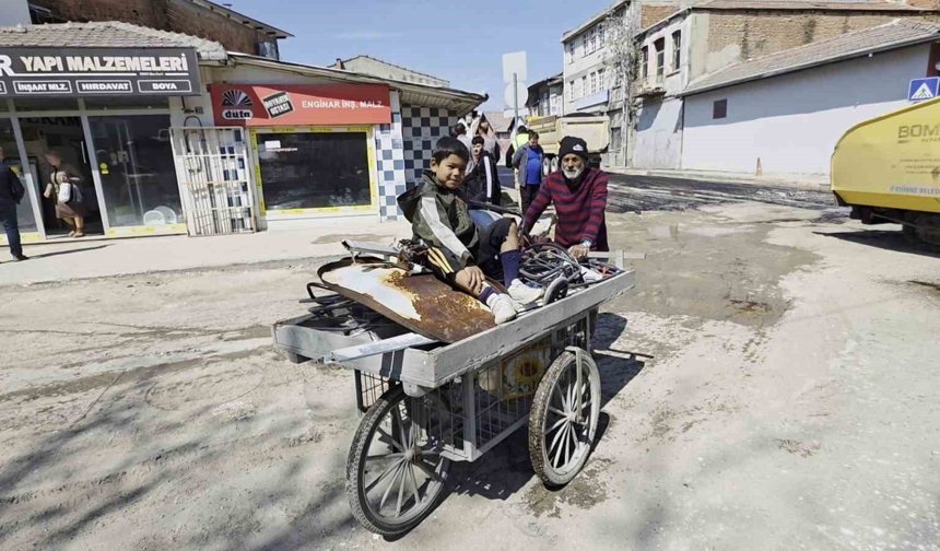 Edirne'de 23 Nisan'da farklı bir gün: Biri eğlendi biri çalıştı