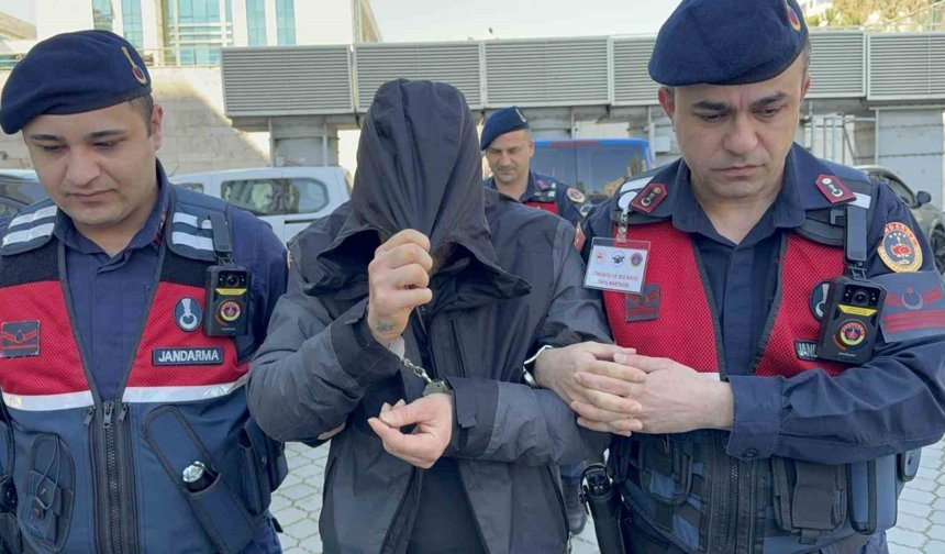 Evinde kokain, uyuşturucu hap ve esrar ele geçti