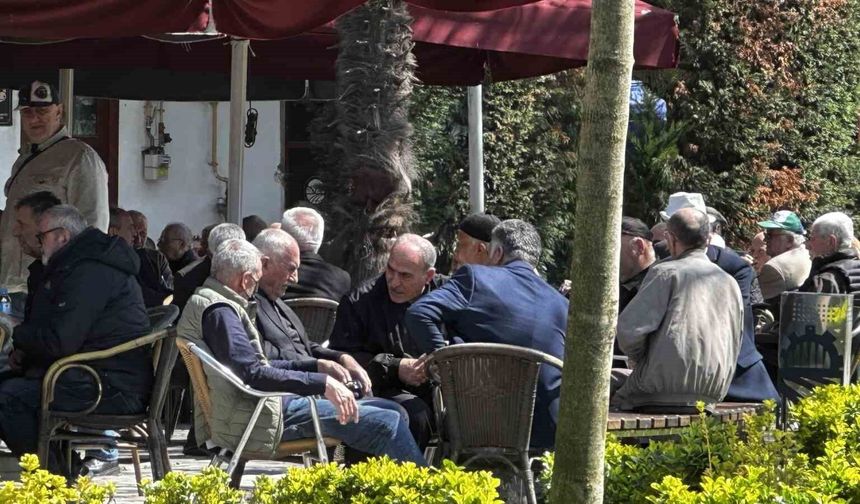 Günler sonra güneşi gören Sakaryalılar soluğu dışarıda aldı