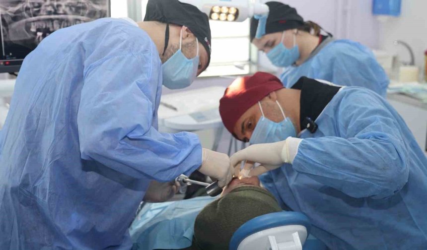 Iğdır Üniversitesi'nde bir ilk: Ağız ve Diş Sağlığı Hastanesi'nde implant tedavisi başladı