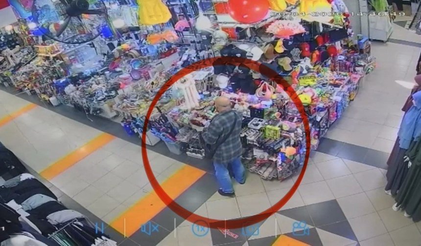 İş yeri sahibinden güvenlik kamerasına yakalanan hırsıza çağrı: 'Çaldığın radyonun parasını getir'