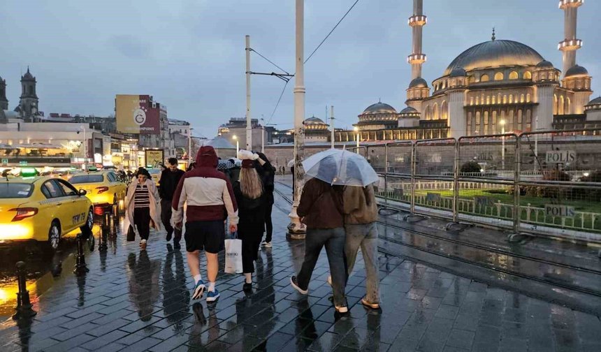 İstanbul'da uyarıların ardından sağanak yağış başladı