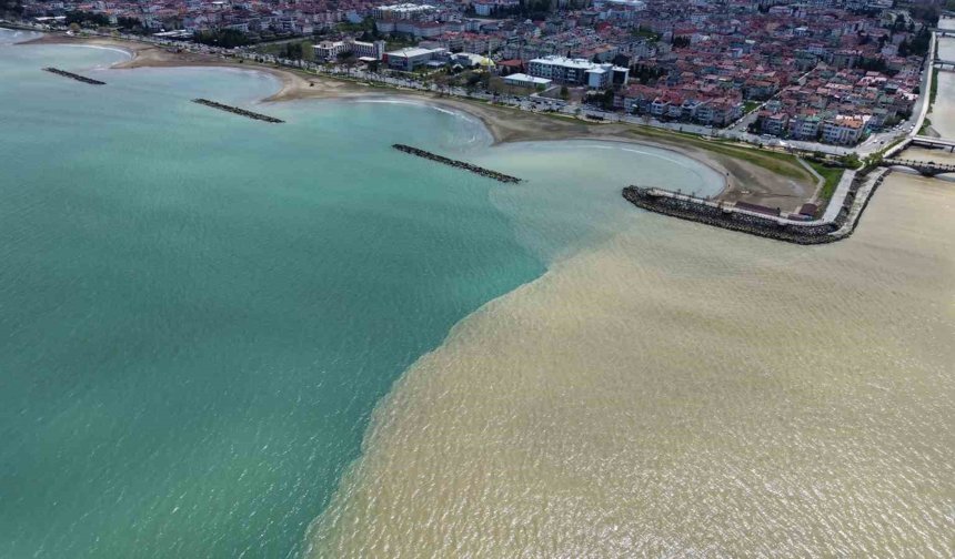 Karadeniz'in rengi kahverengiye döndü