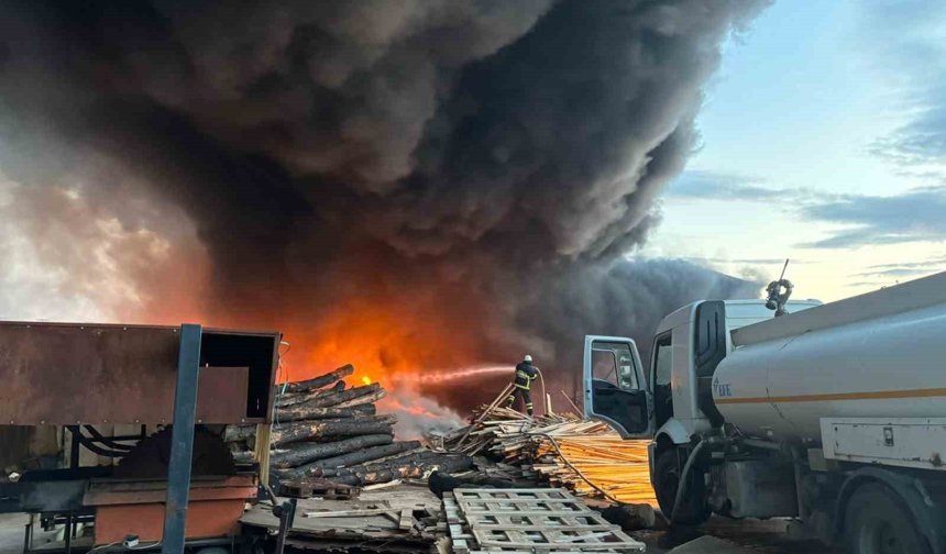 Kereste fabrikasındaki yangın kontrol altına alındı