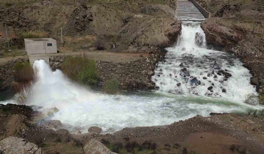 Malatya'da barajlar doldu, kapaklar açıldı