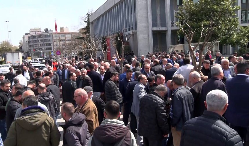 Özel Halk Otobüsü esnafından Saraçhane'de mesaj: 'Ücretsiz taşıma durabilir'