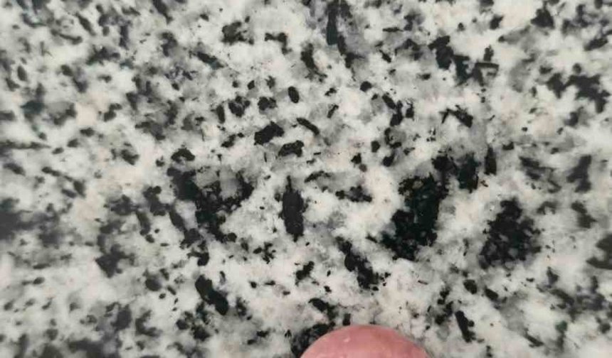 Şekerin içinden taş çıktı