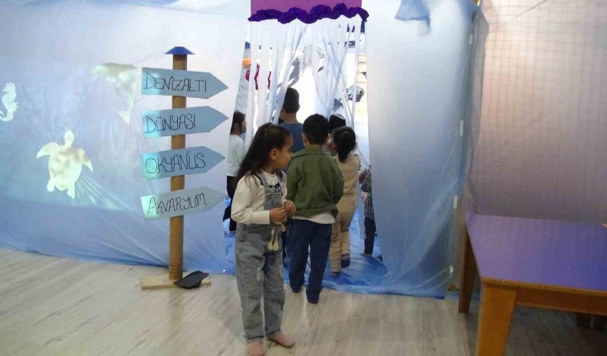 Sınıfını okyanusa çevirdi