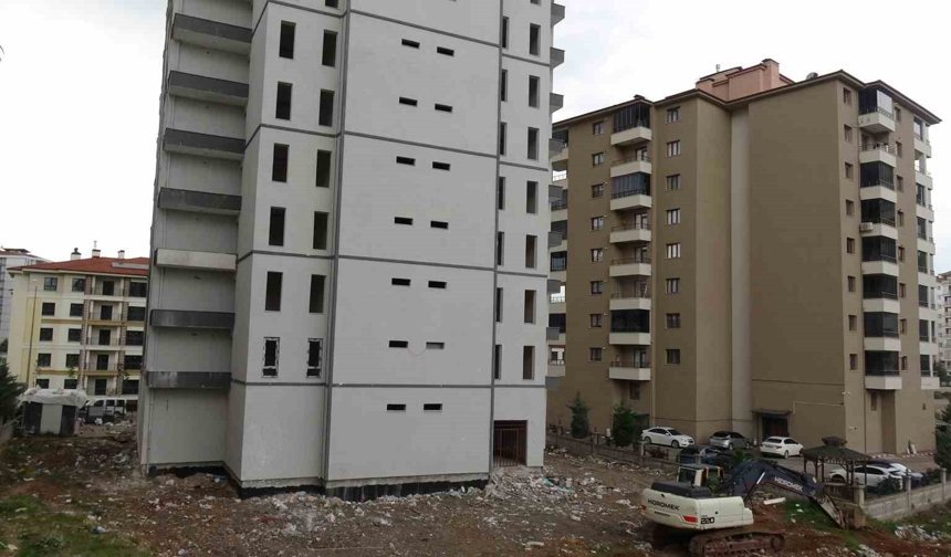 Stajyer öğrenci 25 metreden düşerek hayatını kaybetti, o anlar kameraya yansıdı