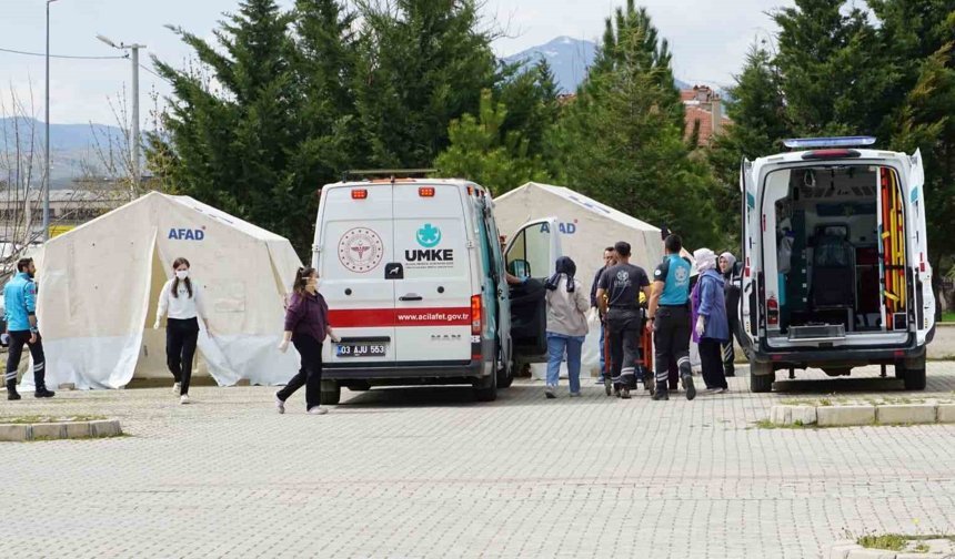 Tatbikat için canlı canlı tabuta girdi
