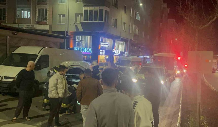 Tekirdağ'da alkollü sürücü işçi servisine çarptı, ardından minibüs şoförüne tehditler savurdu