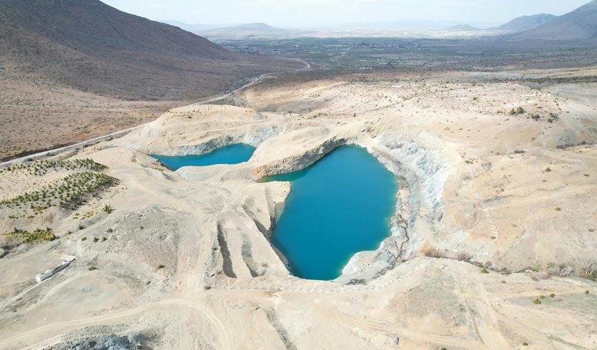 Tomarza'nın doğa harikası Mavi Göl, görenleri etkiliyor