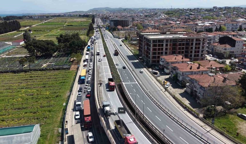 Yalova'da köprülü kavşakta çalışma nedeniyle trafik yoğunluğu