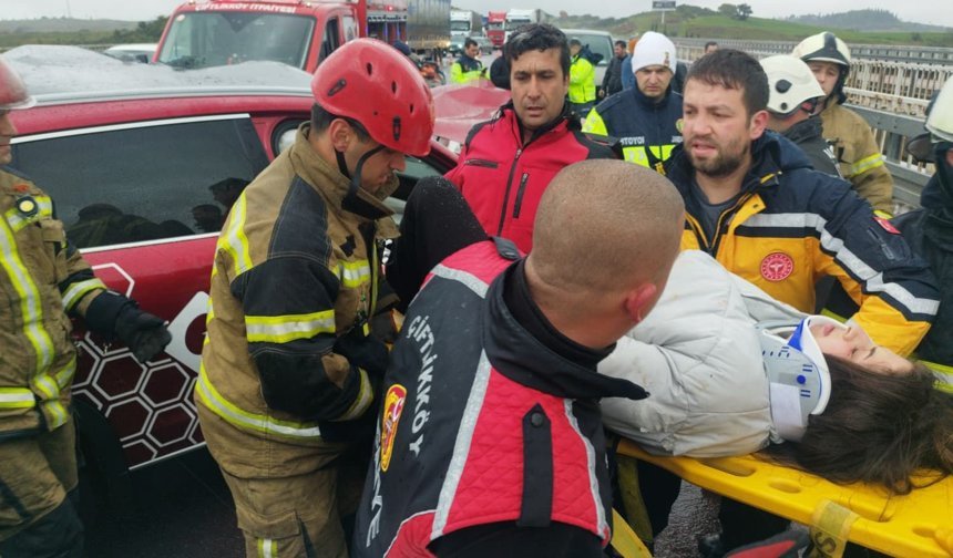 Yalova'da tır otomobille çarpıştı: 4 yaralı