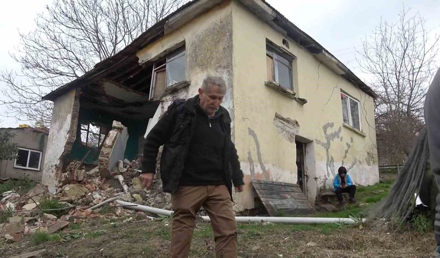 Yan parseldeki inşaat nedeniyle evsiz kaldılar