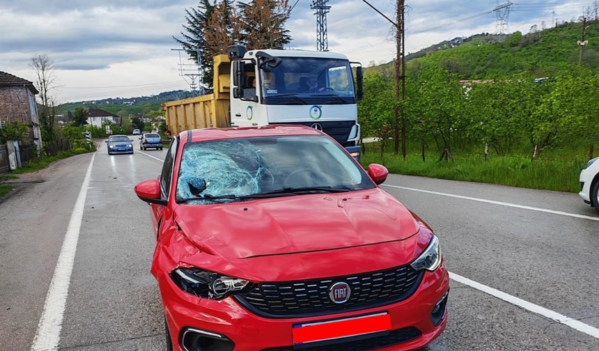 Yolun karşısına geçerken otomobilin çarptığı yaya ağır yaralandı