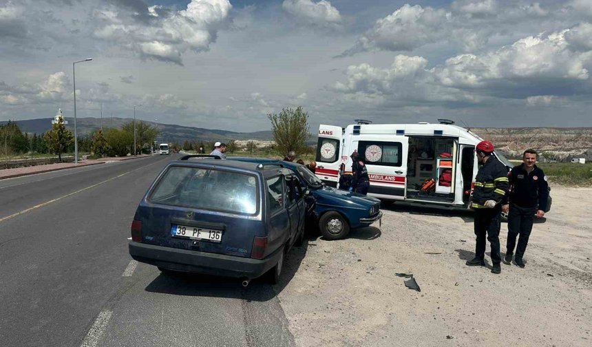 4 kişinin yaralandığı kaza güvenlik kameralarına yansıdı