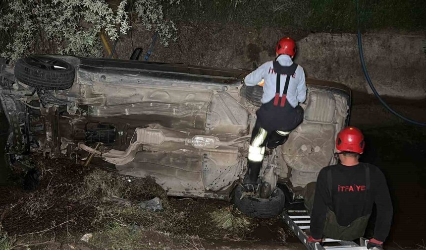 Aksaray'da sulama kanalına düşen araç ekipleri alarma geçirdi