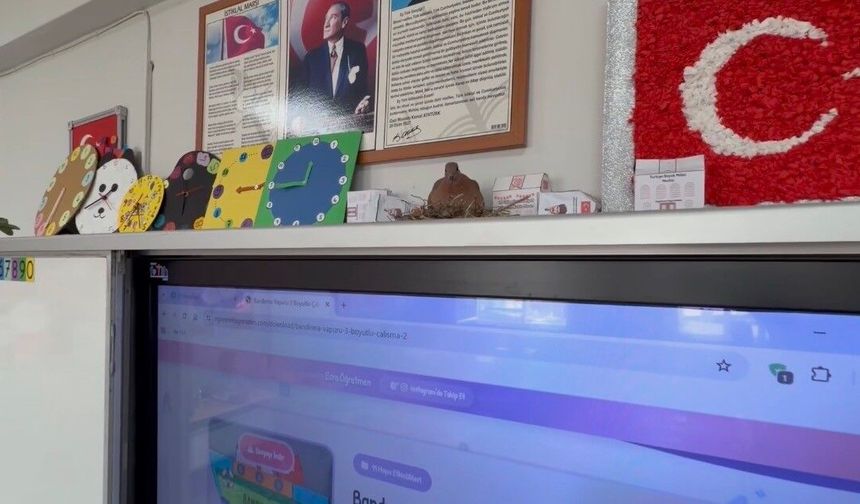 Anne kumru yuvasını okulun sınıfına kurdu