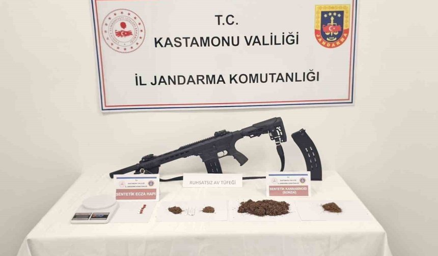 Araçta binlerce sentetik ecza hapla yakalanan sanıklardan biri tahliye edildi