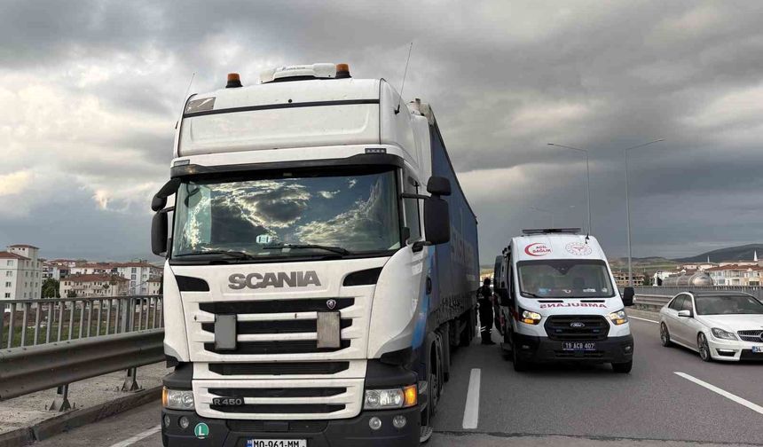 Çorum'da tırla otomobil çarpıştı: 1 yaralı