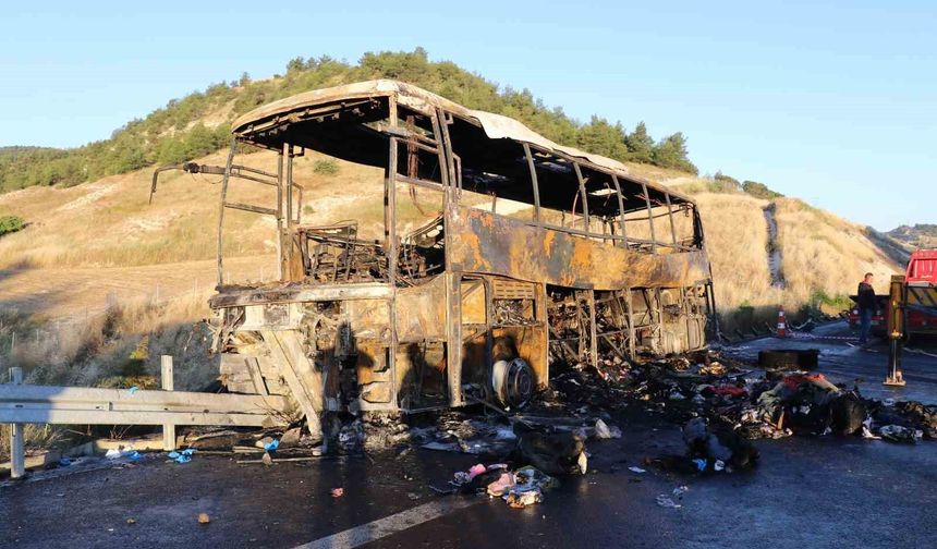 Denizli'deki 8 kişinin öldüğü otobüsten geriye sadece demir yığını kaldı