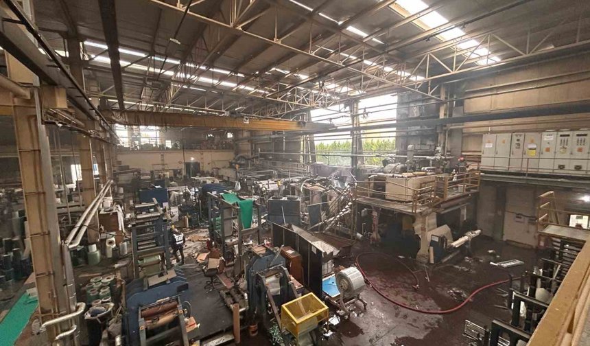 Fabrikanın buhar kazanı patladı, ortalık savaş alanına döndü: 1'i ağır 8 yaralı