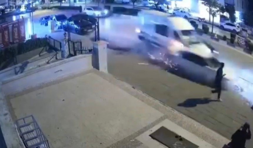 Gaziantep'te ambulansın karıştığı zincirleme kazada 3 kişi yaralandı