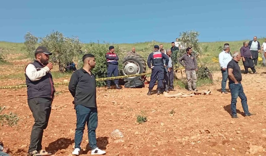Gaziantep'te devrilen traktörün sürücüsü hayatını kaybetti