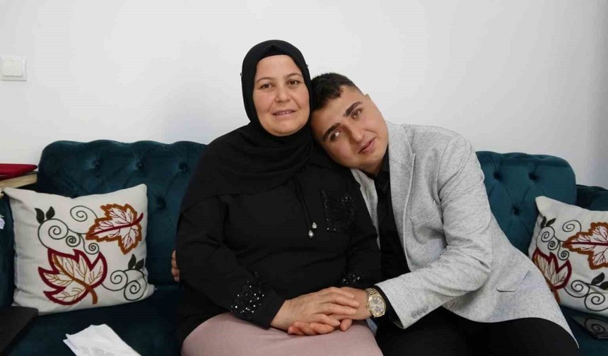 Görme engelli oğlunun eğitimi için Braille alfabesini öğrendi