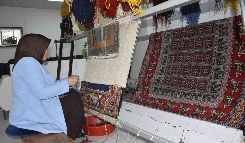 Halı kursuyla kadınlar güçleniyor